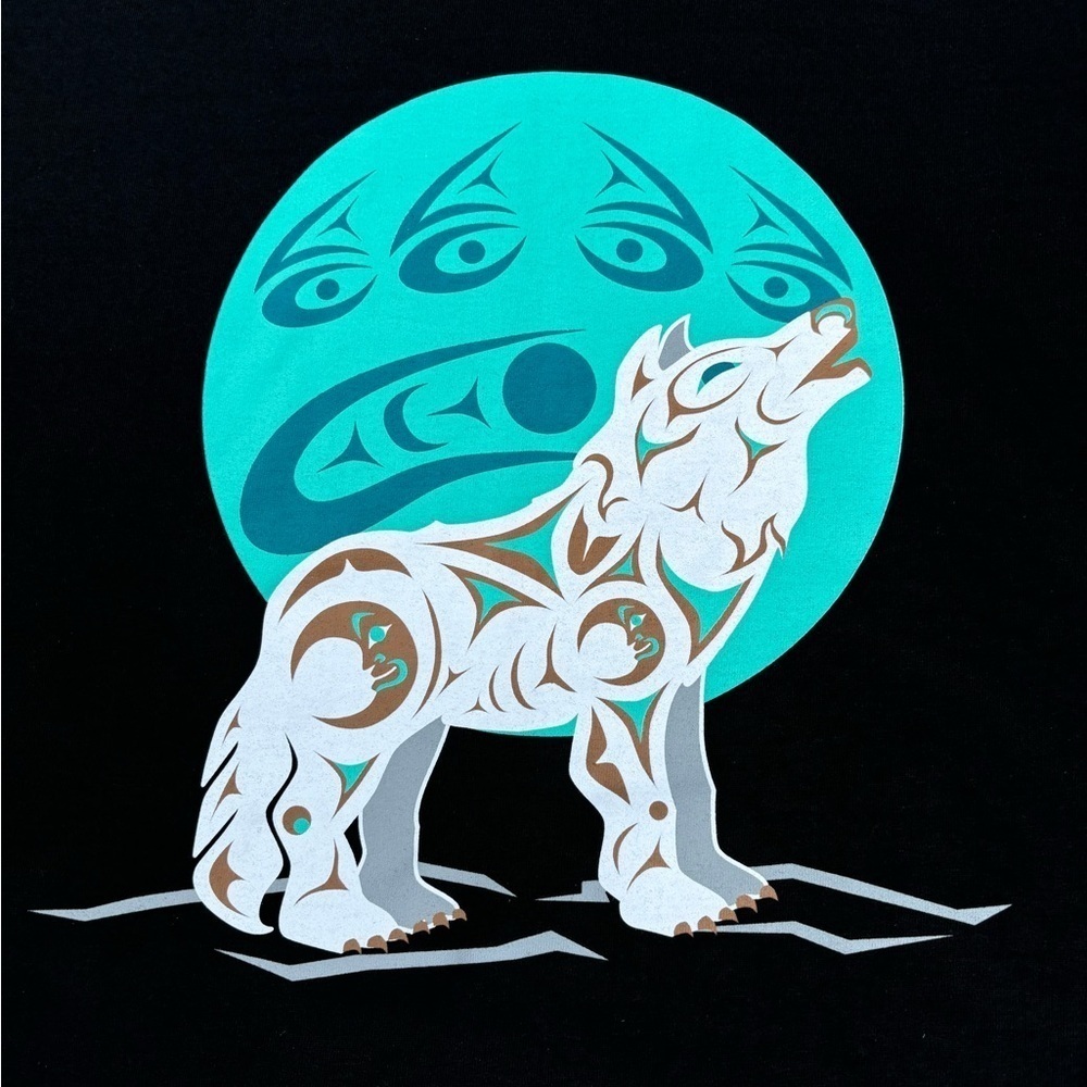 Indigenous howling wolf T-shirt